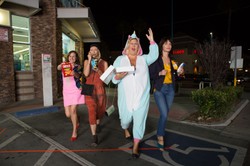 Mąż i dzieci w domu, a one idą poszaleć. "Mamuśki mają wychodne" - zobacz polski ZWIASTUN