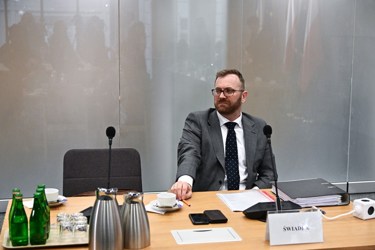 Wezwany na świadka były dyrektor departamentu konsularnego MSZ Marcin Jakubowski podczas posiedzenia sejmowej komisji śledczej,