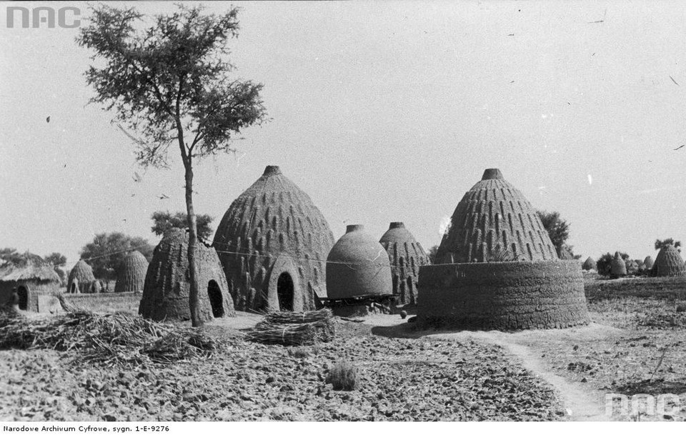 Wioska plemienia Ba-Nana nad dolnym biegiem rzeki Logome w okolicach jeziora Czad - rok 1935/36, Francuska Afryka Równikowa