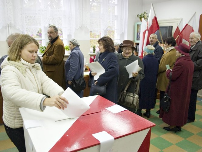 10 pytań o wybory prezydenckie 2015 - W jakich godzinach będą działać lokale obwodowych komisji wyborczych?