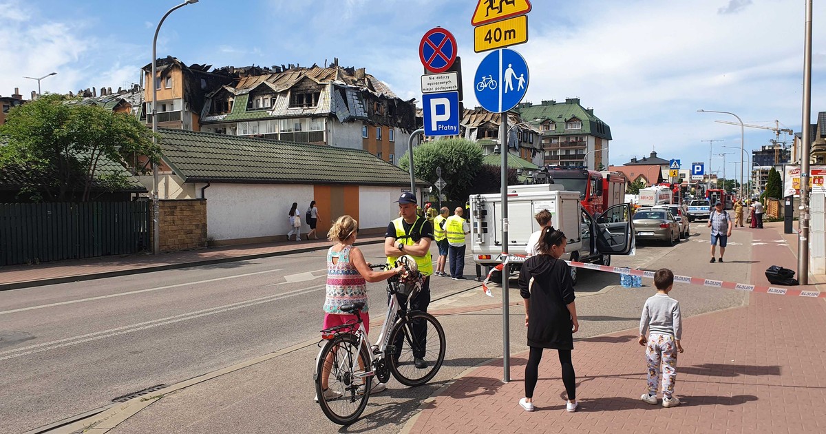 Tragiczny pożar w Ząbkach. "Modliliśmy się przed blokiem. Wiatr wiał w naszą stronę"