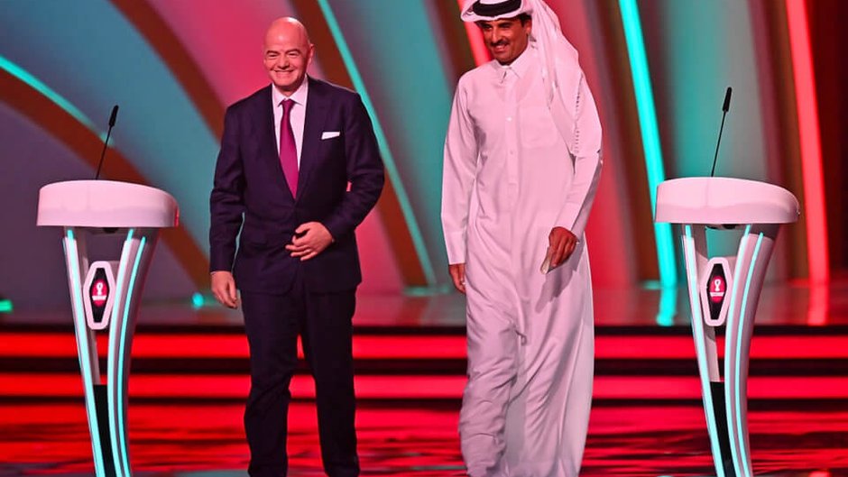 Prezydent FIFA Gianni Infantino i emir Kataru Sheikh Tamim bin Hamad al-Thani