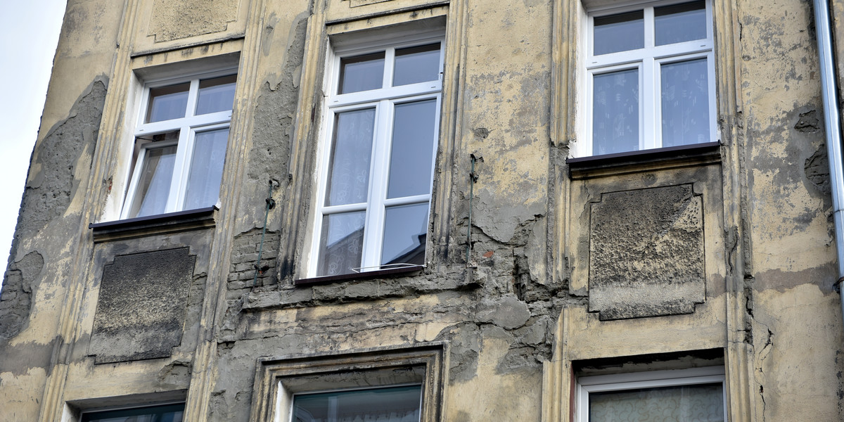 Runął balkon w Łodzi