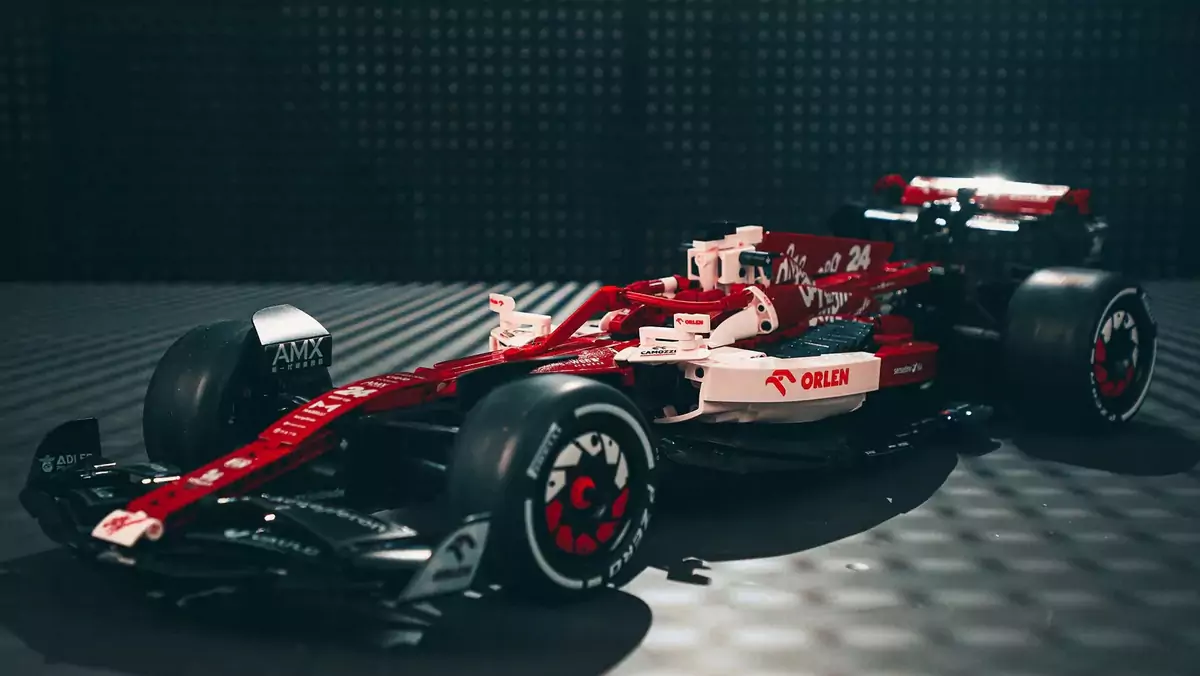 Nowa promocja obejmuje m.in. bolid Formuły 1 w polskich barwach