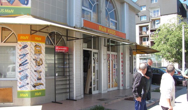 380143_leskovac01menjancinica-mn-haus-opljackanafoto-m-ivanovic