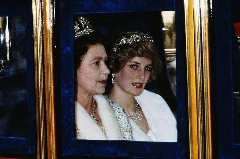 Królowa Elżbieta II i księżna Diana