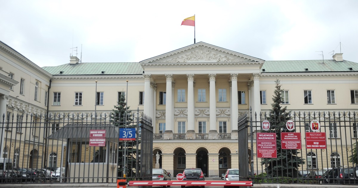 Trzęsienie ziemi w warszawskim ratuszu. Wiceprezydent rezygnuje