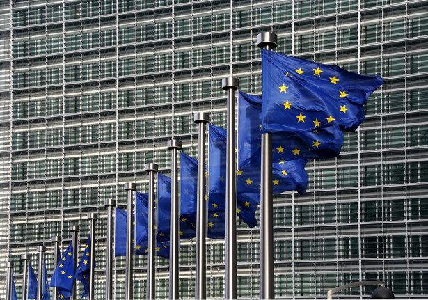 "Eurodeputowani i przedstawiciele francuskiego przewodnictwa w UE doszli do nieformalnego porozumienia co do ostatnich szczegółów pakietu klimatyczno-energetycznego" - głosi komunikat PE.