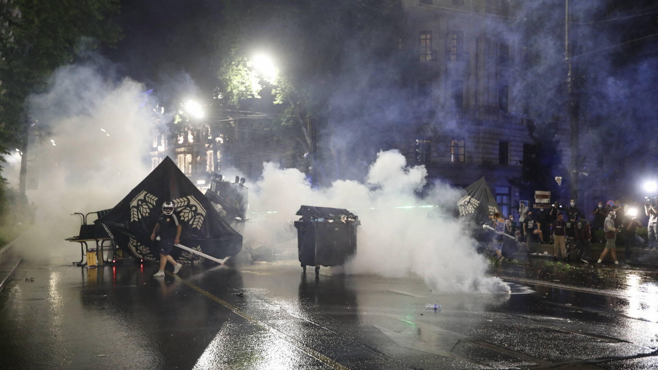 Ogromny protest w stolicy Gruzji. Policja użyła gazu i armatek wodnych