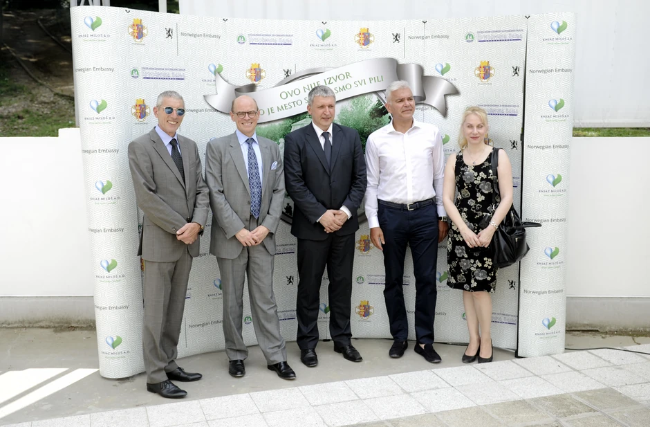 Miloš Stojisavljević, Arne Sanes Bjornstad, Bojan Radović, Slobodan Prodanović, direktor Specijalne bolnice Bukovička banja, i Mirjana Andrić iz Zavoda za zaštitu spomenika kulture grada Beograda