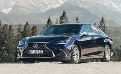 Lexus daje 10 lat gwarancji na auta używane. Hybrydy zaskoczą przebiegiem