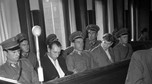 Proces Jerzego Paramonowa (trzeci od lewej) i Kazimierza Gaszczyńskiego (fot. Zdzisław Lubczyński / FORUM)