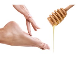 Potrzebny Ci cud dla stóp? Wypróbuj miód!