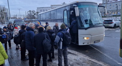 Reporter "Faktu" pojechał na protest "w obronie TVP". Co zobaczył w autobusie?