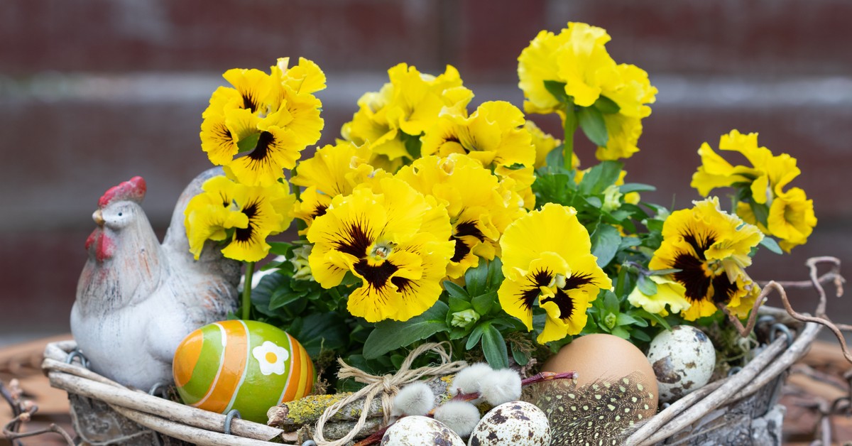 Życzenia wielkanocne dla współpracowników - oryginalne i mądre życzenia wielkanocne 2025