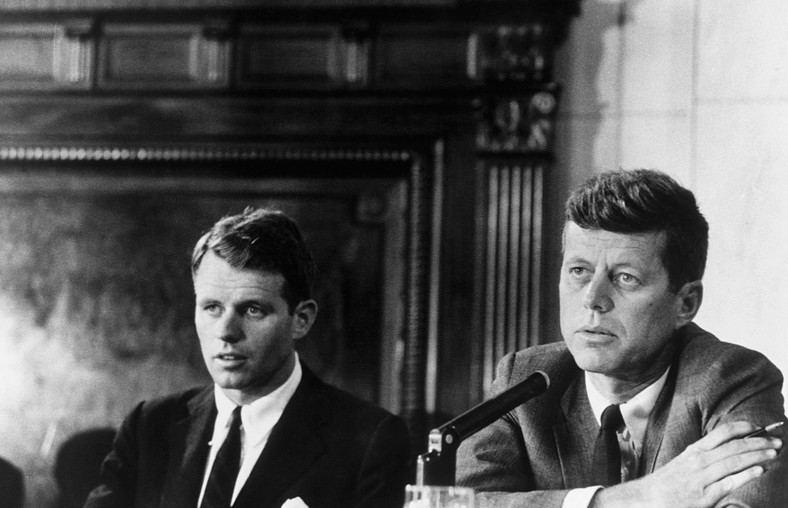 John F. Kennedy z młodszym bratem Robertem