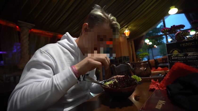 Popularny youtuber oskarżył restaurację o obrzydliwe rzeczy. Tego się nie spodziewał