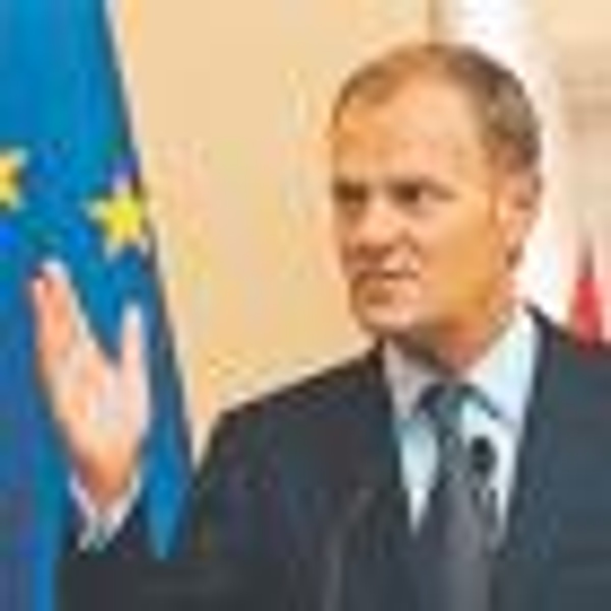 Przyszłe decyzje o zwiększeniu dyscypliny budżetowej w UE będą podejmowane przez wszystkie kraje członkowskie, w tym nienależące do strefy euro - zapewnił premier Donald Tusk