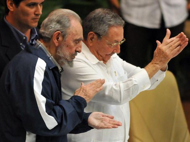 Fidel odchodzi. Partii przewodzi teraz Raul Castro