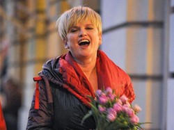 Kwiaty, wino, romantyczna kolacja. Urodziny Katarzyny Figury