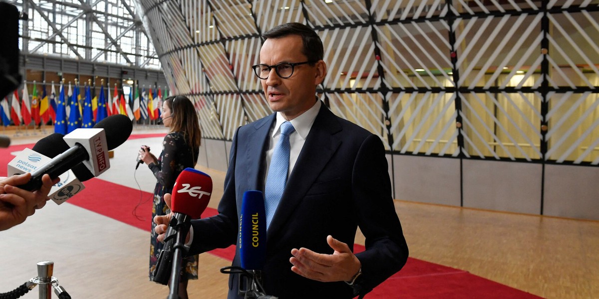 Premier Morawiecki w Brukseli tłumaczył, że żadnych problemów z unijnymi pieniędzmi nie ma.