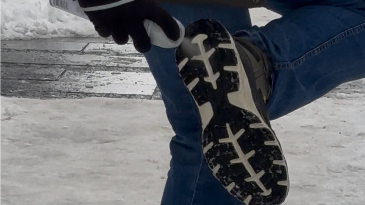 Lak za kosu protiv klizanja po snegu i ledu