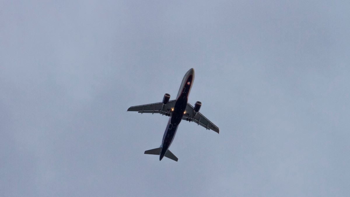 Po dwóch latach przerwy Kraków ma bezpośrednie połączenie lotnicze z Brukselą. Wykonuje je, tak jak poprzednio, belgijska linia lotnicza Brussels Airlines. Początkowo zaplanowano loty trzy razy w tygodniu, w poniedziałki, piątki i niedziele.