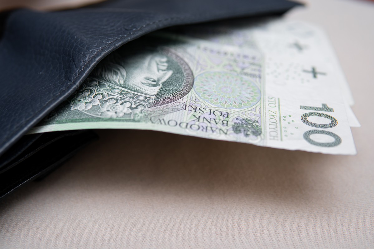 Niepozorny banknot o nominale 50 złotych może kryć w sobie znacznie większą wartość kolekcjonerską.