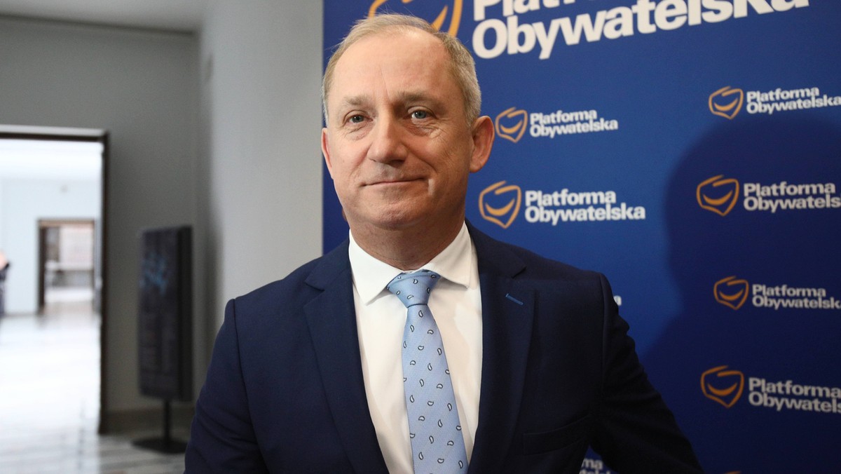 Platforma Obywatelska wniesie na najbliższym posiedzeniu Sejmu projektu ustawy uchylającej ustawę o ograniczeniu handlu w niedziele i święta – zapowiedzieli dziś w Warszawie przewodniczący klubu PO Sławomir Neumann i posłanka Małgorzata Janyska.