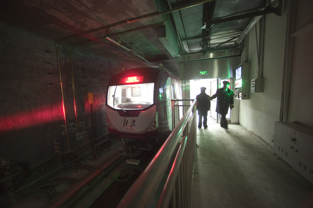 Metro w Chinach: próbna jazda nową 15 linią metra w Pekinie