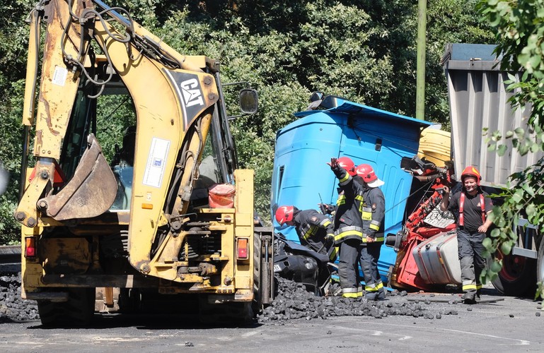 Akcja ratownicza na miejscu wypadku w Tychach