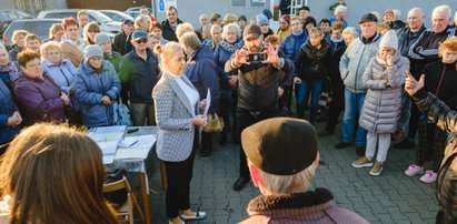 Dąbrowianie walczą o autobusy. Grożą blokadami dróg 