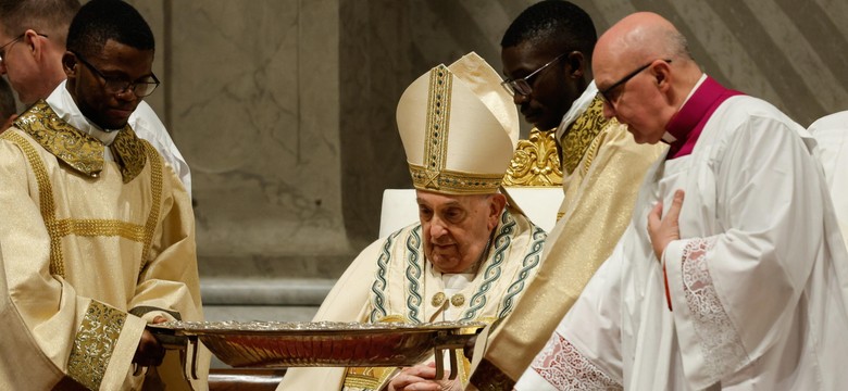 Wigilia Paschalna. Papież przewodził najdłuższej w roku liturgicznym mszy