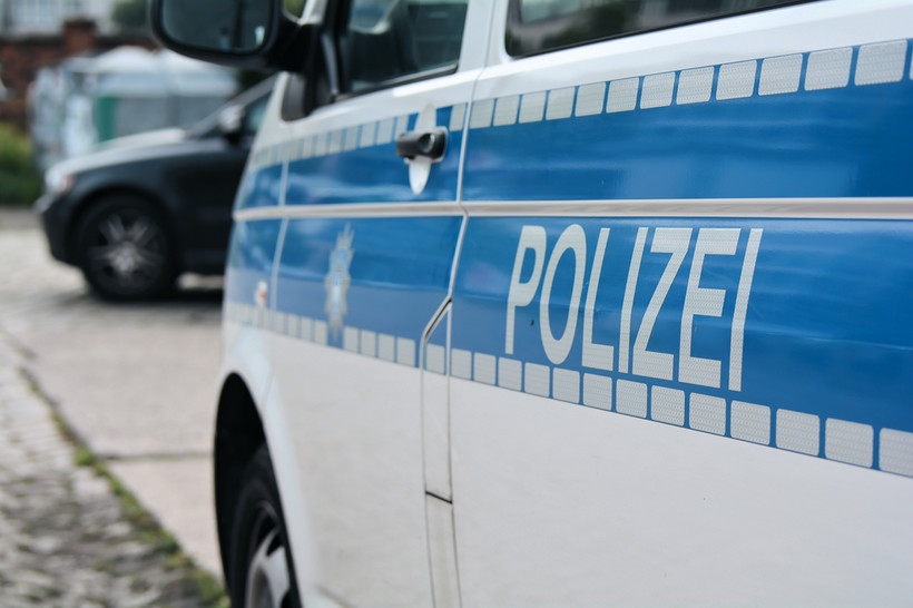 Niemcy: Policja postrzeliła kierowcę, który wjechał w przechodniów