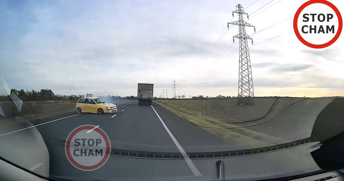 Było o włos od tragedii. Kierowcy, jak jeden mąż, zrobili "korytarz zemsty". Przerażające nagranie