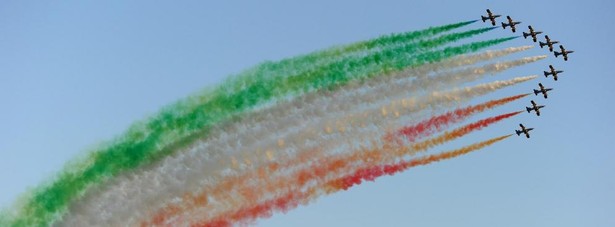 Zespół francuskich Sił Powietrznych Patrouille de France na samolotach Alpha Jet podczas Międzynarodowych Pokazów Lotniczych Air Show w Radomiu. W czasie dwudniowej imprezy będzie można zobaczyć 150 statków powietrznych z 27 krajów. Fot. PAP/Piotr Polak