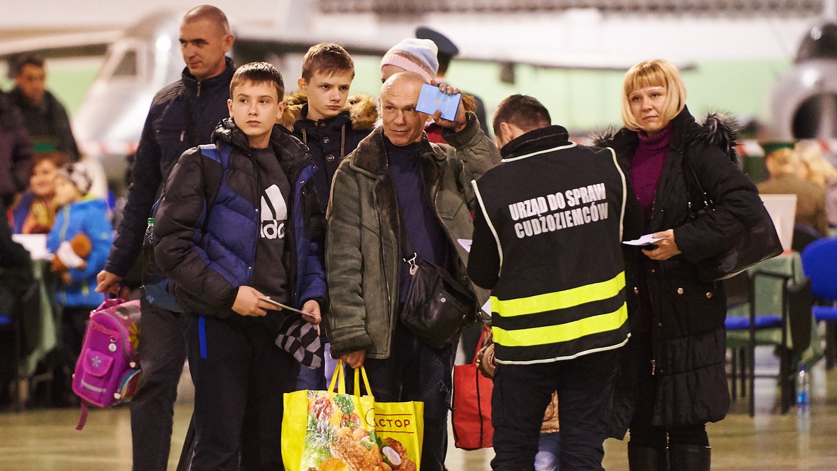 Uchodźcy z Mariupola i Donbasu rozpoczęli dzisiaj półroczny pobyt w ośrodkach w Rybakach i Łańsku (woj. warmińsko-mazurskie). Przez najbliższe miesiące będą uczyć się języka polskiego i legalizować swój status, by móc zacząć samodzielne życie w Polsce.