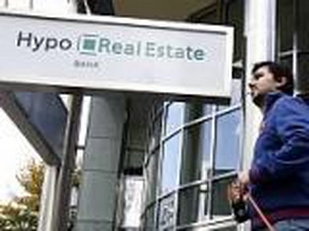 Hypo Real Estate Holding, drugi w Niemczech największy bank hipoteczny nie utrzymałby się na poiwerzchni bez pomocy rządu i innych banków. Fot. Bloomberg News