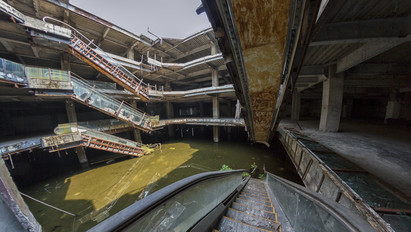 Rémisztő hely: nézze meg, mik lakják az elhagyatott bevásárlóközpontot - fotók