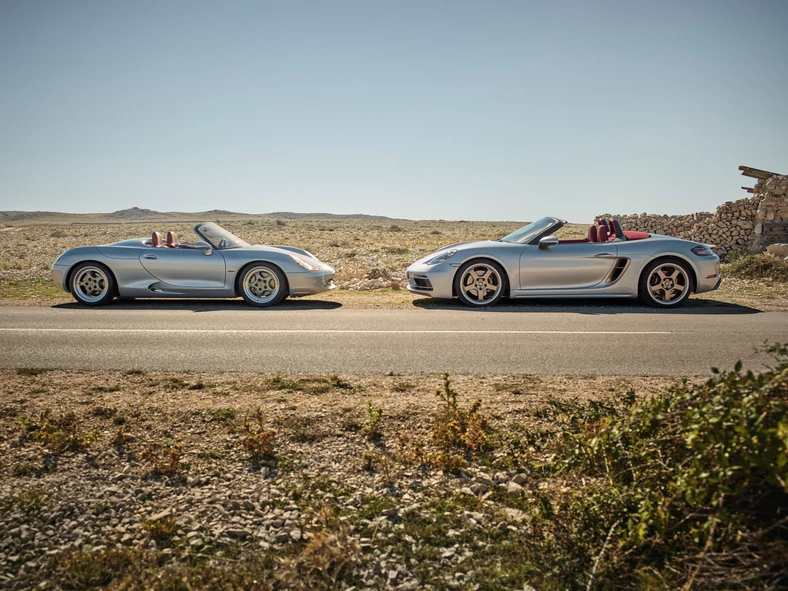 Prototyp Porsche Boxstera I z 1993 r. (po lewej) i pokazana w 2016 r. aktualna generacja Porsche 718 Boxster.