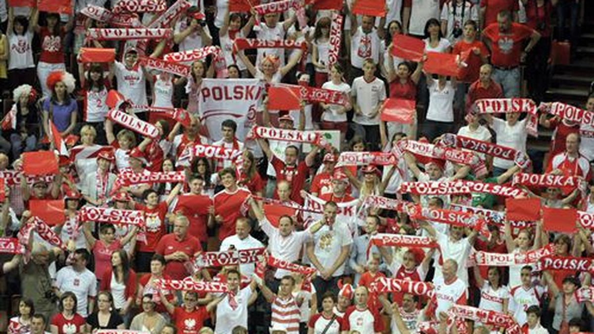 W rozegranym w Krośnie towarzyskim meczu siatkarskich reprezentacji juniorów Polska pokonała Rosję 3:1 (25:18, 25:16, 22:25, 25:18). W dodatkowym piątym secie Biało-Czerwoni zwyciężyli 26:24. W piątek w Dukli drugie spotkanie tych zespołów.