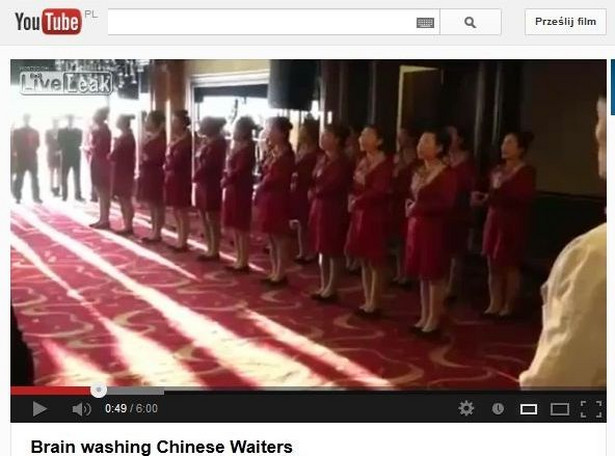 Szkolenie kelnerek w Chinach. To się nazywa musztra