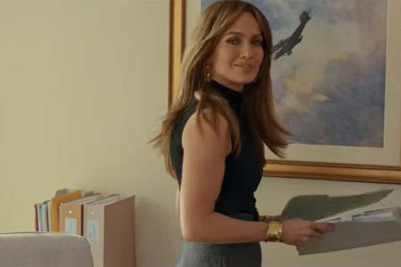 Dženifer Lopez u VRUĆOJ kancelarijskoj ljubavnoj avanturi: Drska romantična komedija uskoro na Netfliksu (VIDEO)