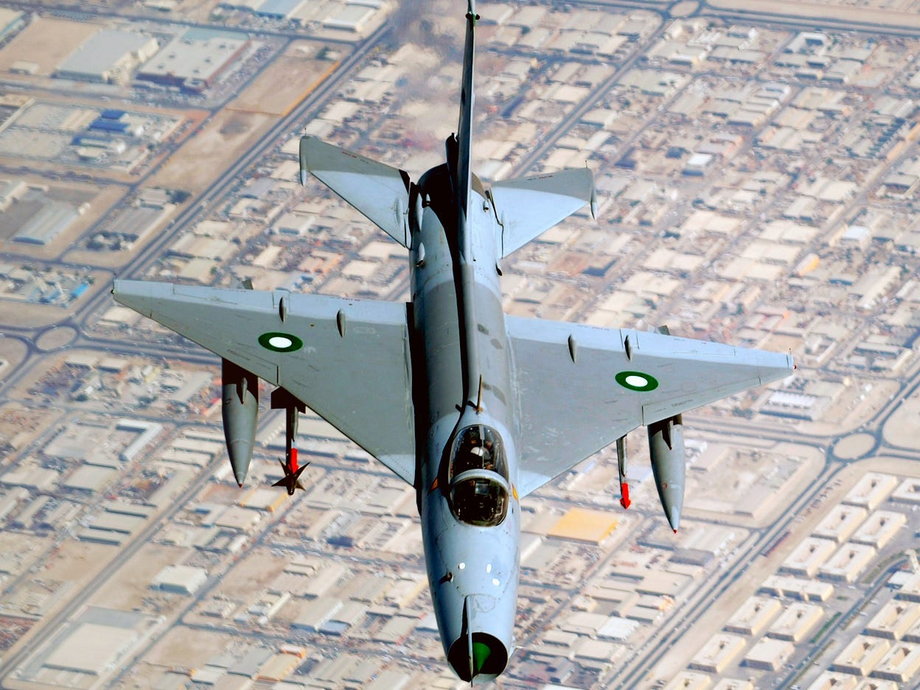 Pakistański F-7 podczas międzynarodowych ćwiczeń w grudniu 2009 r.