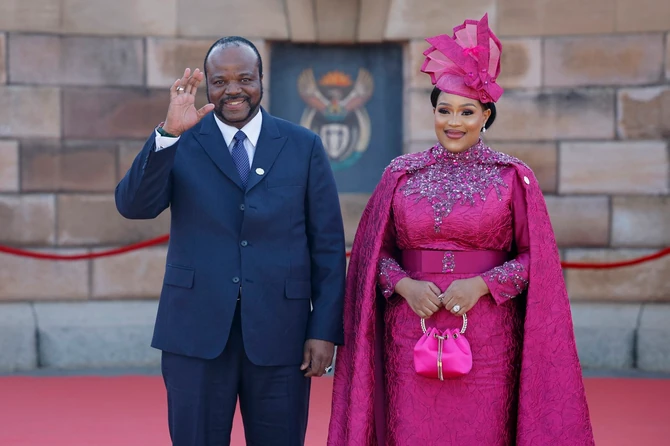 Kralj Msvati sa jednom od supruga