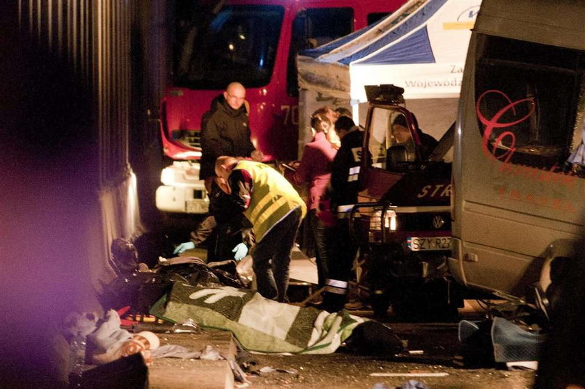 Wypadek busa. Śmierć w wypadku busa pod Przybędzą. 8 osób zginęło w wypadku busa pod Żywcem