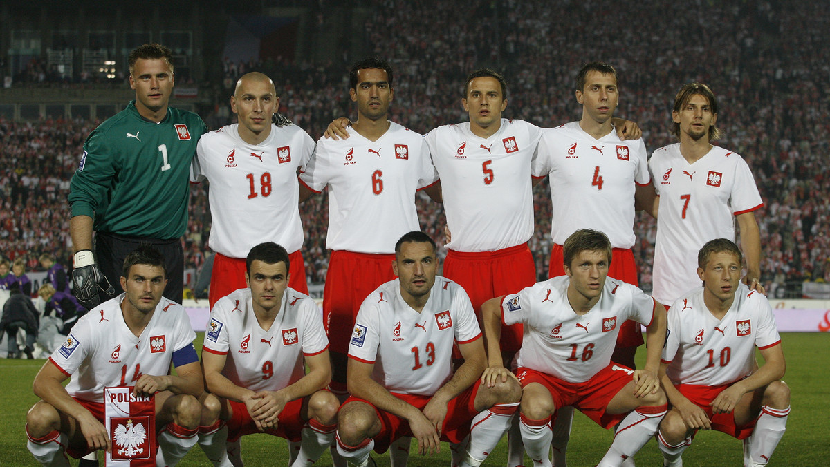 Selekcjoner reprezentacji Polski Leo Beenhakker ogłosił szeroką kadrę piłkarzy, spośród których do 5 sierpnia wybierze ostateczny, maksymalnie 20-osobowy skład meczowy na towarzyskie spotkanie z Grecją (12 sierpnia w Bydgoszczy).