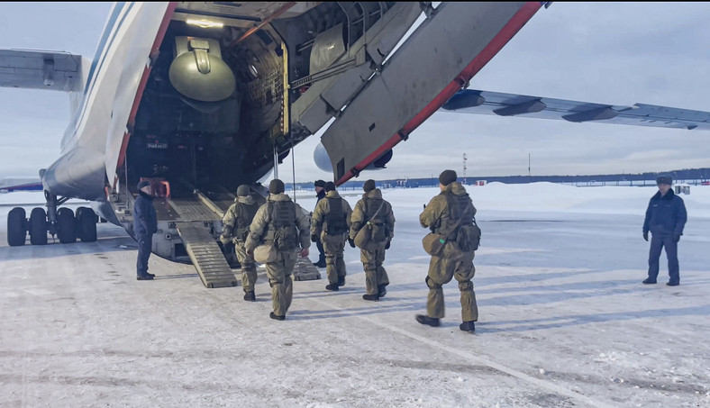 Rosyjskie "siły pokojowe", które zmierzają do Kazachstanu (06.01.2022)