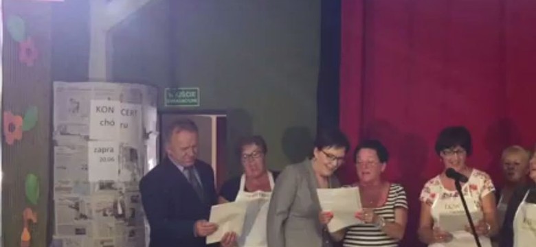 Zobacz, jak Ewa Kopacz śpiewa piosenkę Czerwonych Gitar. WIDEO
