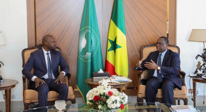 Ousmane Sonko répond à l'appel du président Macky Sall pour lutter contre la pandémie de Covid-19 en mars 2020